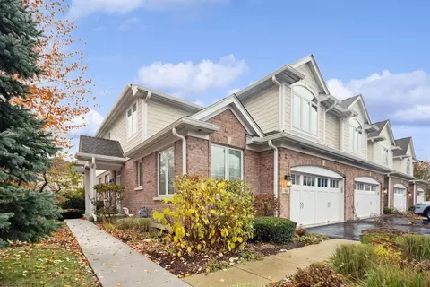 96 Waters Edge Ct, Glen Ellyn, IL 60137
