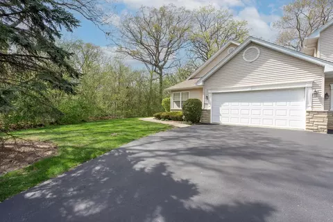 946 Treeline Ct, Lockport, IL 60441
