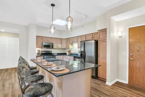 1479 N Milwaukee Ave #403, Libertyville, IL 60048 photo 6