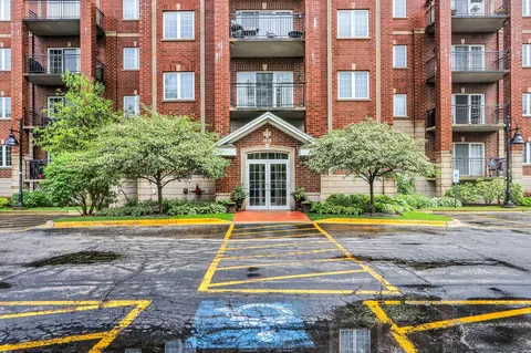 1479 N Milwaukee Ave #403, Libertyville, IL 60048 photo 2
