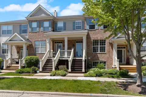 286 Broadmoor Ln, Bartlett, IL 60103