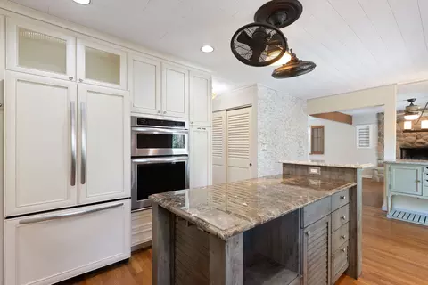 Kitchen - 215 Astor Pl, Northbrook, IL 60062 photo 2 of 4