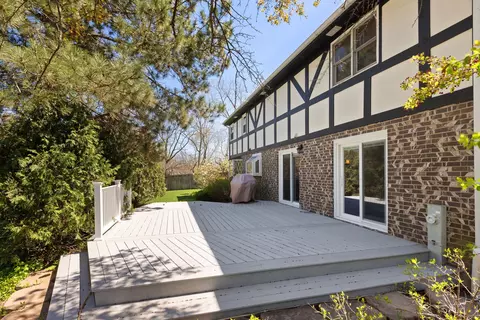 Exterior - 215 Astor Pl, Northbrook, IL 60062 photo 4 of 6