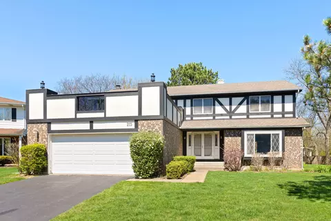 215 Astor Pl, Northbrook, IL 60062