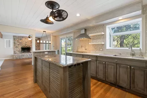 Kitchen - 215 Astor Pl, Northbrook, IL 60062 photo 4 of 4