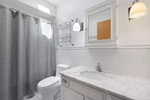 Bath - 215 Astor Pl, Northbrook, IL 60062 photo 4 of 4