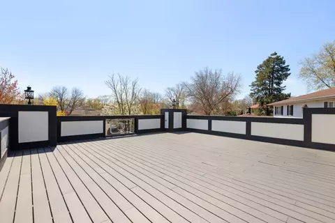 Exterior - 215 Astor Pl, Northbrook, IL 60062 photo 2 of 6