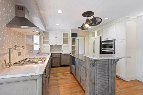Kitchen - 215 Astor Pl, Northbrook, IL 60062 photo 1 of 4