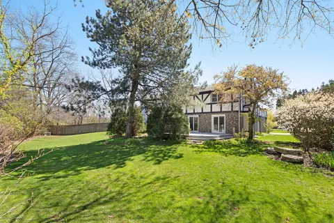 Exterior - 215 Astor Pl, Northbrook, IL 60062 photo 5 of 6
