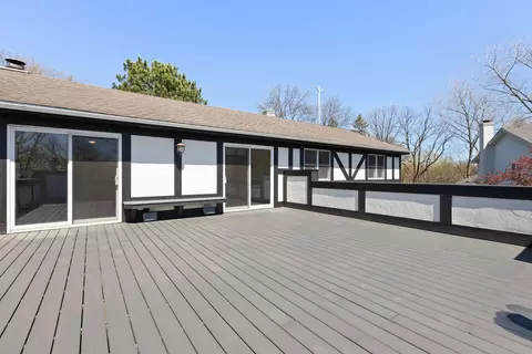 Exterior - 215 Astor Pl, Northbrook, IL 60062 photo 3 of 6