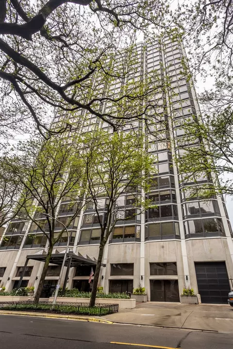 50 E Bellevue Pl #1305, Chicago, IL 60611