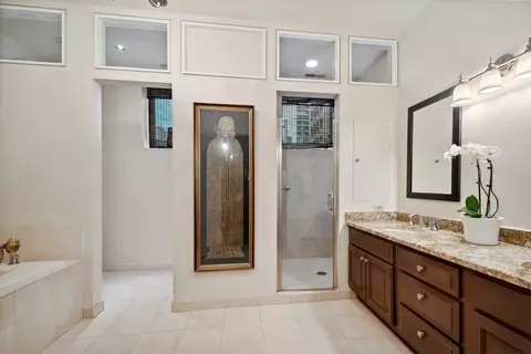 Bath - 50 E Cedar St, Chicago, IL 60611 photo 2 of 4