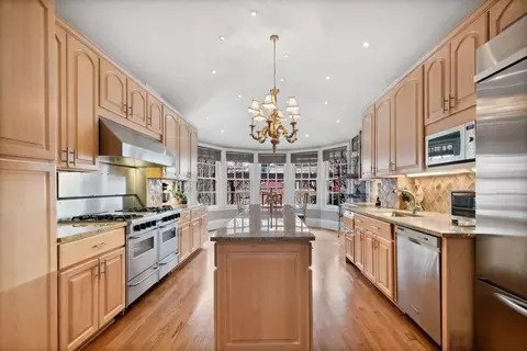 Kitchen - 50 E Cedar St, Chicago, IL 60611 photo 1 of 1