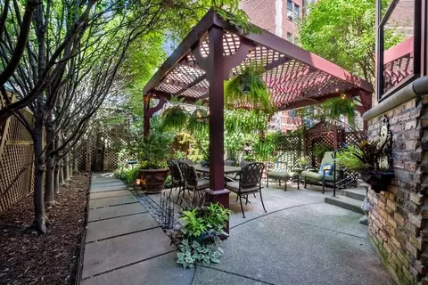 Exterior - 50 E Cedar St, Chicago, IL 60611 photo 7 of 15