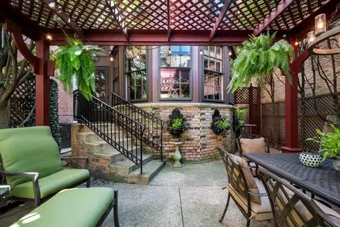 Exterior - 50 E Cedar St, Chicago, IL 60611 photo 10 of 15