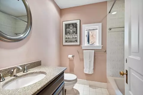 Bath - 50 E Cedar St, Chicago, IL 60611 photo 3 of 4