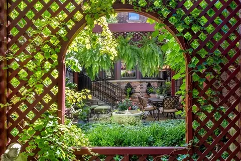 Exterior - 50 E Cedar St, Chicago, IL 60611 photo 13 of 15