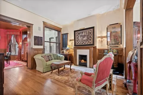 Living - 50 E Cedar St, Chicago, IL 60611 photo 2 of 6