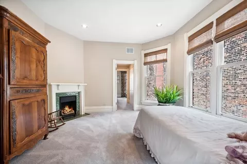 Bedroom - 50 E Cedar St, Chicago, IL 60611 photo 4 of 5