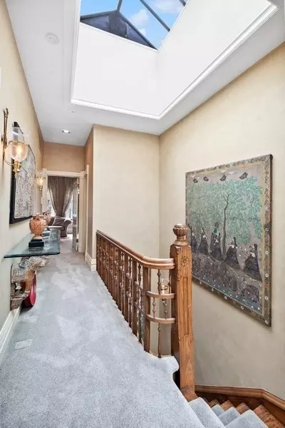 Living - 50 E Cedar St, Chicago, IL 60611 photo 5 of 6