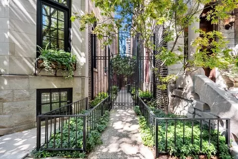 Exterior - 50 E Cedar St, Chicago, IL 60611 photo 4 of 15