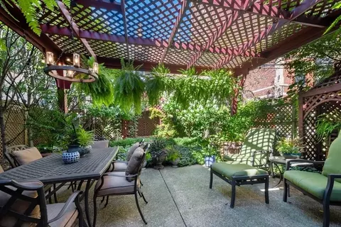 Exterior - 50 E Cedar St, Chicago, IL 60611 photo 8 of 15