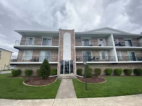 11265 S Roberts Rd #B, Palos Hills, IL 60465