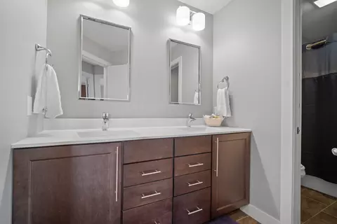 Bath - 2712 Piney Run, Bloomington, IL 61705 photo 3 of 5