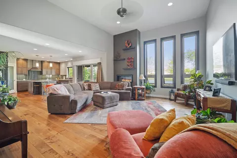 Living - 2712 Piney Run, Bloomington, IL 61705 photo 2 of 4
