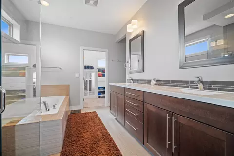 Bath - 2712 Piney Run, Bloomington, IL 61705 photo 1 of 5