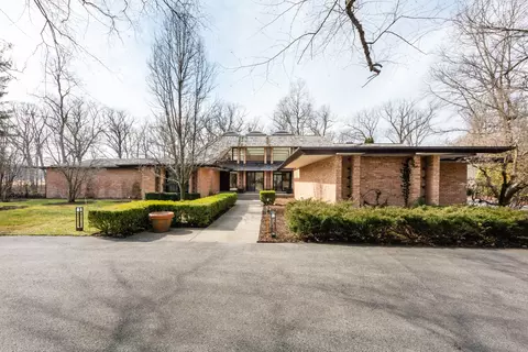 1800 Shore Acres Dr, Lake Bluff, IL 60044