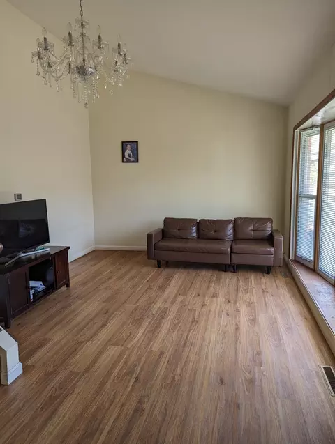 8928 Robin Dr #C, Des Plaines, IL 60016 photo 3