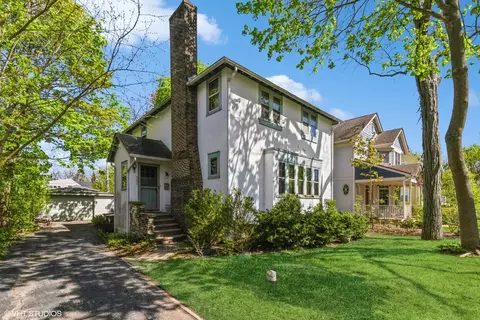 359 Hirst Ct, Lake Bluff, IL 60044