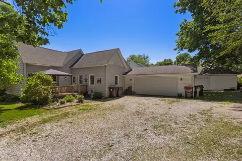 101 W Park St, Fisher, IL 61843