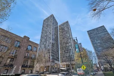 345 W Fullerton Pkwy #2305, Chicago, IL 60614