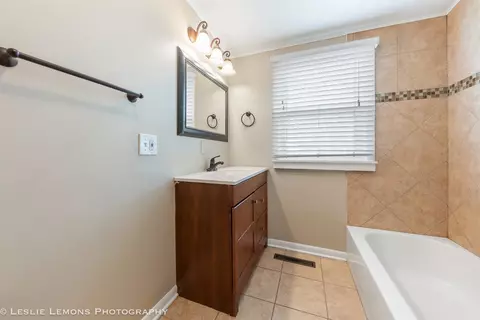 Bath - 25 W060 Armbrust Ave, Wheaton, IL 60187 photo 3 of 3