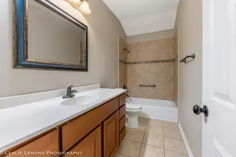 Bath - 25 W060 Armbrust Ave, Wheaton, IL 60187 photo 1 of 3