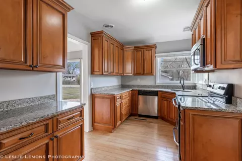 Kitchen - 25 W060 Armbrust Ave, Wheaton, IL 60187 photo 2 of 6
