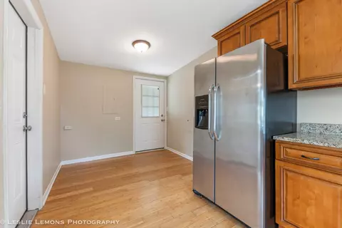 Kitchen - 25 W060 Armbrust Ave, Wheaton, IL 60187 photo 5 of 6