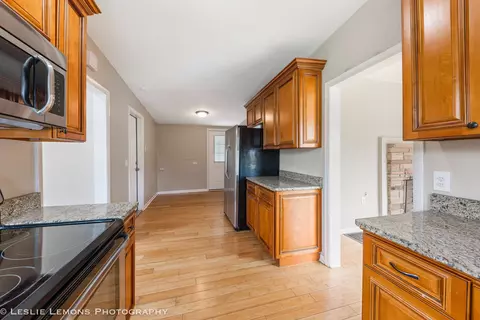 Kitchen - 25 W060 Armbrust Ave, Wheaton, IL 60187 photo 4 of 6