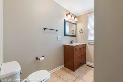 Bath - 25 W060 Armbrust Ave, Wheaton, IL 60187 photo 2 of 3