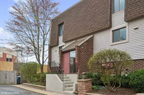 421 Elm St #6L, Deerfield, IL 60015