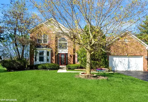 231 Summerdale Ln, Algonquin, IL 60102