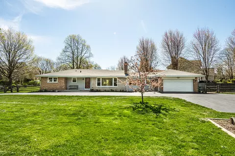 3 Oakwood Rd, Indian Creek, IL 60061
