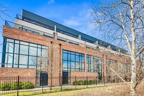 8316 Elmwood Ave, Skokie, IL 60077