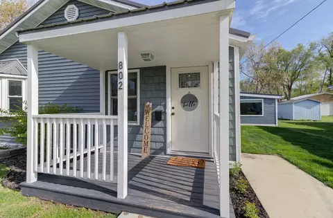 802 E Short St, Tuscola, IL 61953 photo 3
