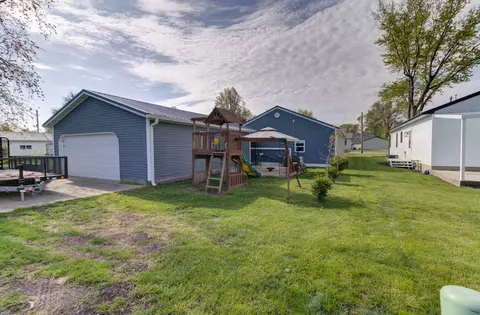 802 E Short St, Tuscola, IL 61953 photo 6
