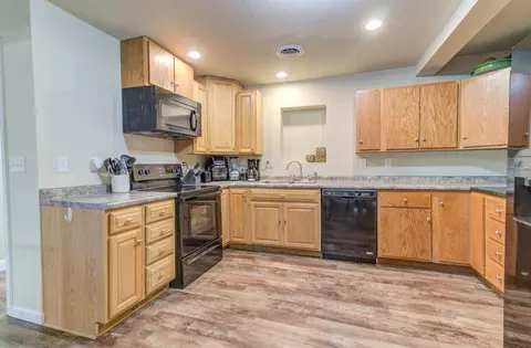 802 E Short St, Tuscola, IL 61953 photo 16