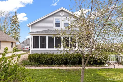 41 W684 Russell Rd, Elgin, IL 60124