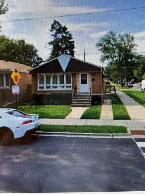 5925 W 55 St, Chicago, IL 60638